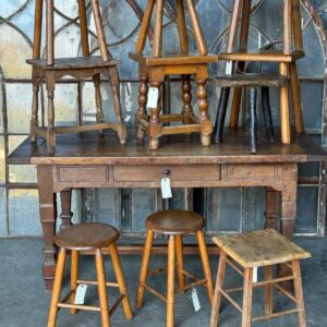 10 Antique Stools for Farmhouse Kitchen Table