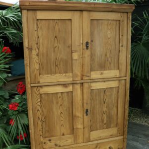 Fantastic! Old Pine 4 Door Cupboard/ Shelves / Larder/ Linen/ TV Cabinet