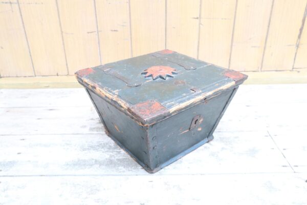 Swedish Folk Art Sun Burst, Blue Paint Jämtland Region Table Box c.1800