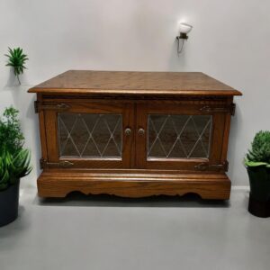 Vintage Old Charm Wood Brothers Oak Leaded Glass TV Stand / Traditional Light Oak Finish c.1970